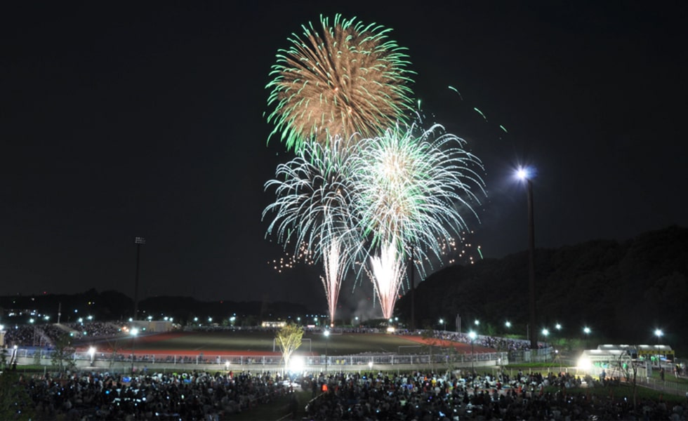 Sponsored fireworks display at the Yachiyo Furusato Oyako Festival